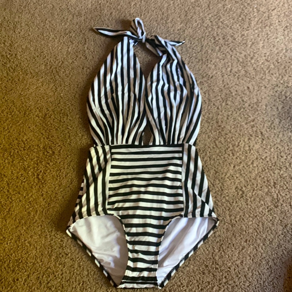 Cocoship retro black and white striped backless swimsuit!